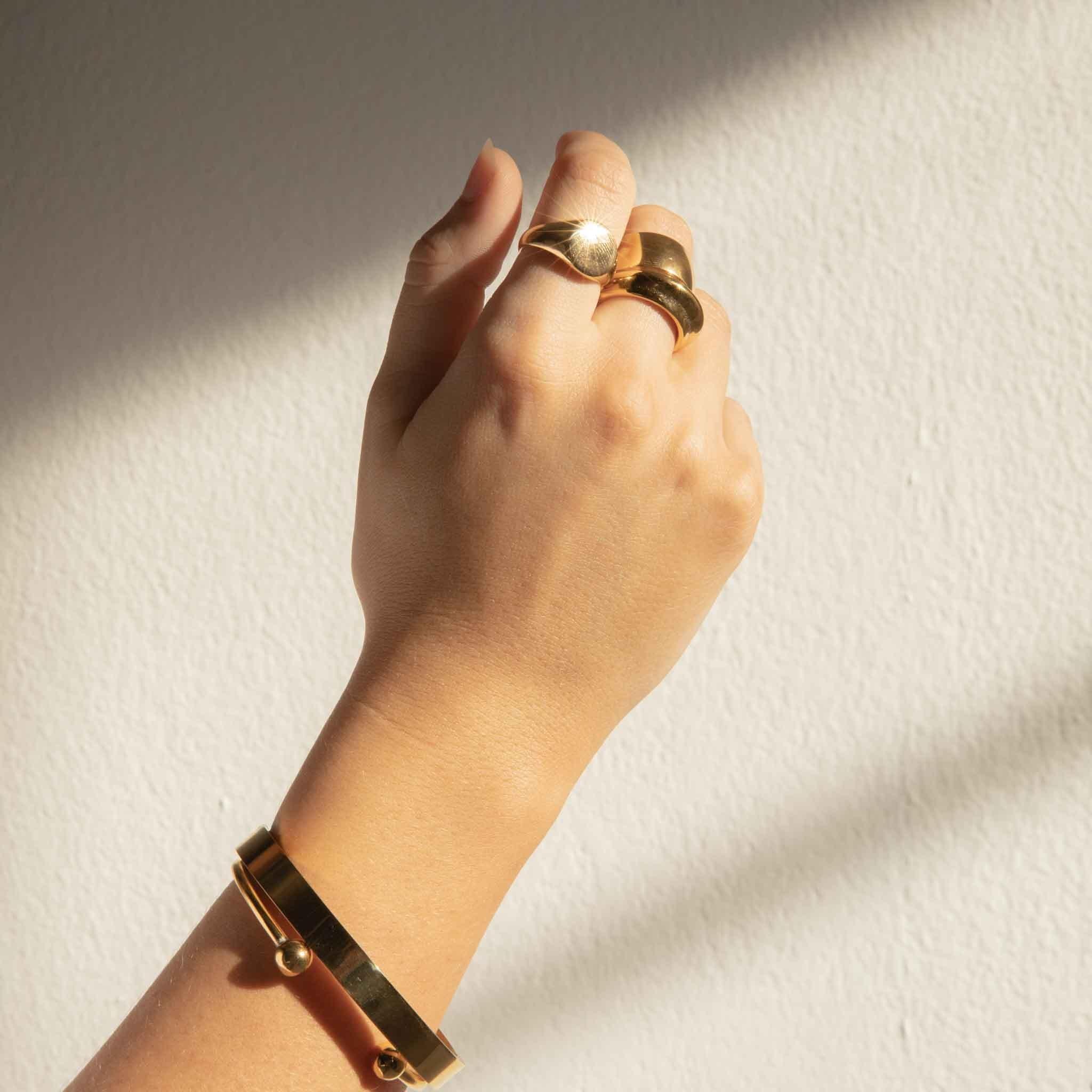 Mini Round Signet Ring - Biella Vintage