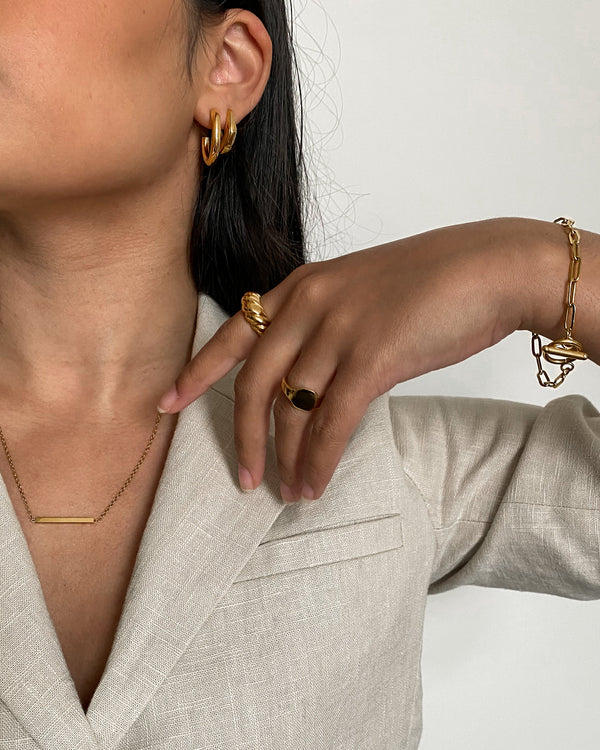 NEVER FULLY-DRESSED WITHOUT GOLDEN JEWELS - Biella Vintage